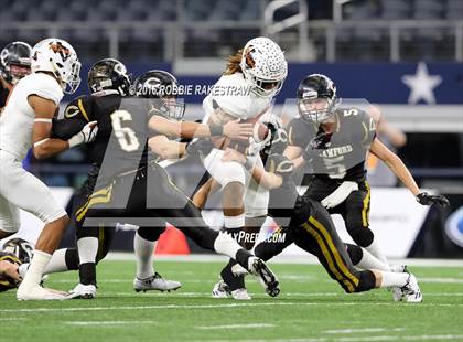Thumbnail 1 in Refugio vs. Crawford (UIL 2A Division 1 Final) photogallery.