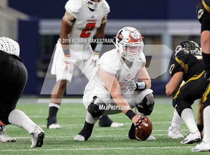 Thumbnail 3 in Refugio vs. Crawford (UIL 2A Division 1 Final) photogallery.