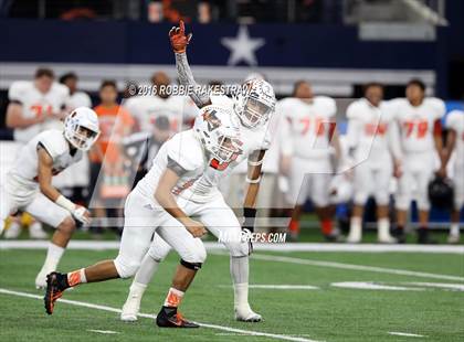 Thumbnail 3 in Refugio vs. Crawford (UIL 2A Division 1 Final) photogallery.