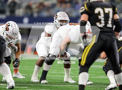 Thumbnail 1 in Refugio vs. Crawford (UIL 2A Division 1 Final) photogallery.