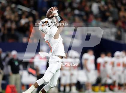 Thumbnail 2 in Refugio vs. Crawford (UIL 2A Division 1 Final) photogallery.