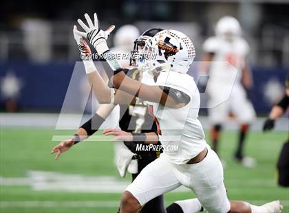 Thumbnail 1 in Refugio vs. Crawford (UIL 2A Division 1 Final) photogallery.