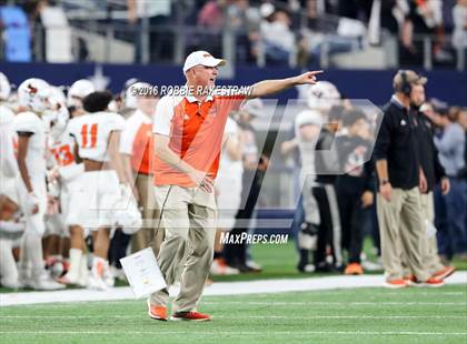 Thumbnail 1 in Refugio vs. Crawford (UIL 2A Division 1 Final) photogallery.