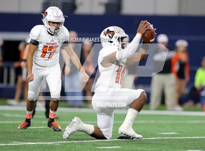 Thumbnail 3 in Refugio vs. Crawford (UIL 2A Division 1 Final) photogallery.