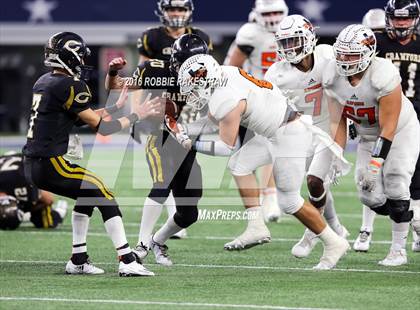Thumbnail 2 in Refugio vs. Crawford (UIL 2A Division 1 Final) photogallery.