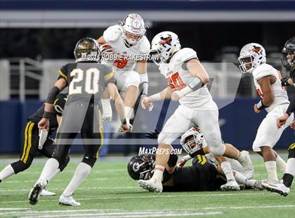 Thumbnail 2 in Refugio vs. Crawford (UIL 2A Division 1 Final) photogallery.