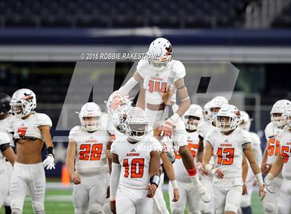 Thumbnail 2 in Refugio vs. Crawford (UIL 2A Division 1 Final) photogallery.