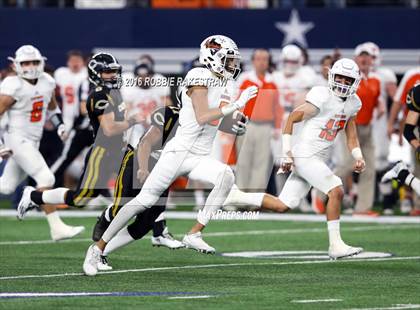 Thumbnail 2 in Refugio vs. Crawford (UIL 2A Division 1 Final) photogallery.
