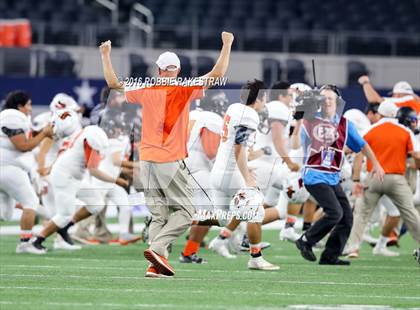 Thumbnail 1 in Refugio vs. Crawford (UIL 2A Division 1 Final) photogallery.