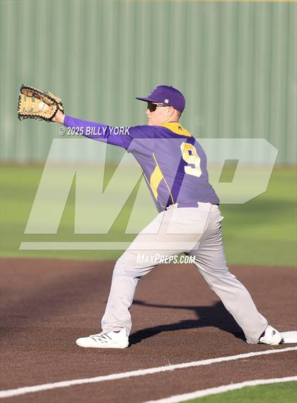 Thumbnail 2 in Grand Saline vs Edgewood photogallery.