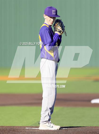 Thumbnail 1 in Grand Saline vs Edgewood photogallery.