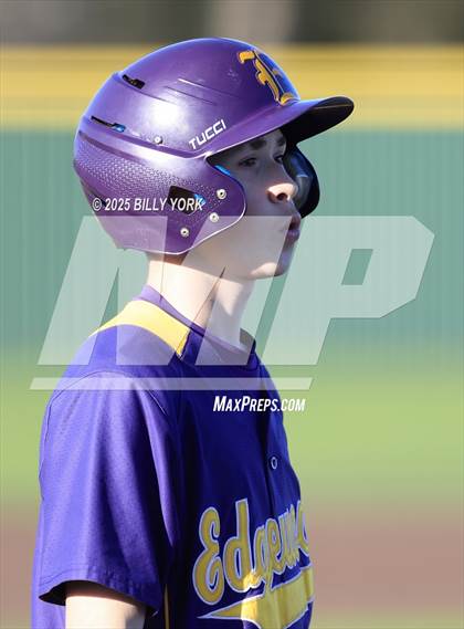 Thumbnail 3 in Grand Saline vs Edgewood photogallery.