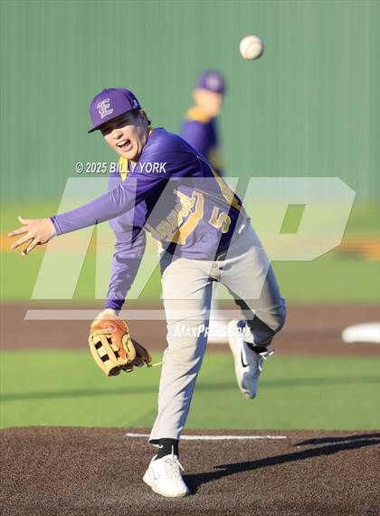 Thumbnail 1 in Grand Saline vs Edgewood photogallery.
