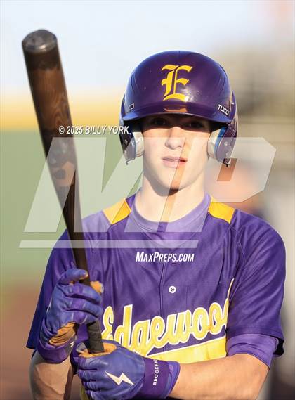 Thumbnail 1 in Grand Saline vs Edgewood photogallery.