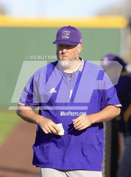 Thumbnail 2 in Grand Saline vs Edgewood photogallery.