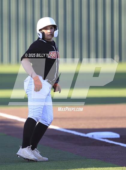 Thumbnail 2 in Grand Saline vs Edgewood photogallery.