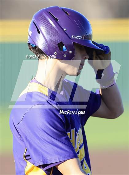 Thumbnail 1 in Grand Saline vs Edgewood photogallery.