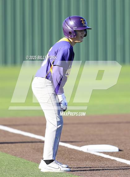 Thumbnail 2 in Grand Saline vs Edgewood photogallery.