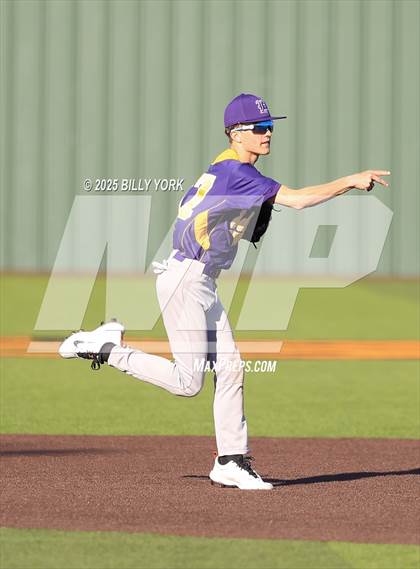 Thumbnail 1 in Grand Saline vs Edgewood photogallery.