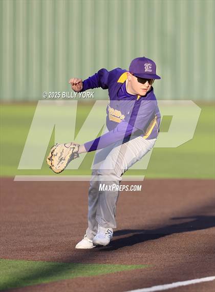 Thumbnail 2 in Grand Saline vs Edgewood photogallery.