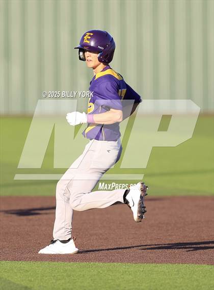 Thumbnail 3 in Grand Saline vs Edgewood photogallery.