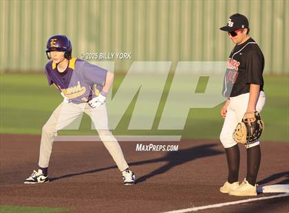 Thumbnail 2 in Grand Saline vs Edgewood photogallery.