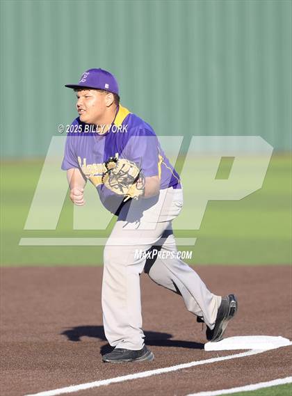 Thumbnail 2 in Grand Saline vs Edgewood photogallery.