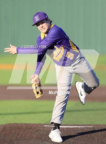 Thumbnail 2 in Grand Saline vs Edgewood photogallery.