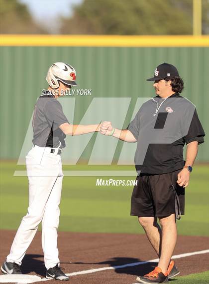 Thumbnail 2 in Grand Saline vs Edgewood photogallery.