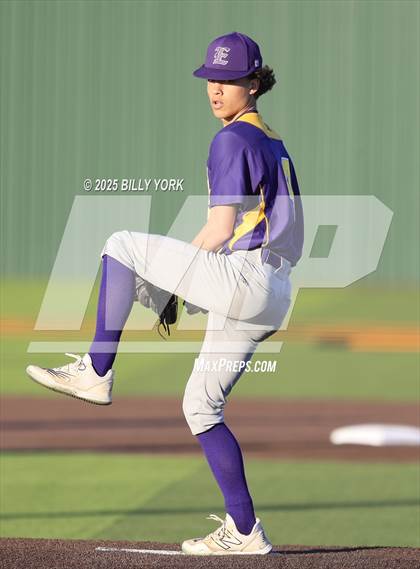 Thumbnail 3 in Grand Saline vs Edgewood photogallery.