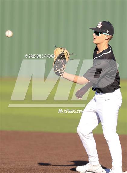 Thumbnail 3 in Grand Saline vs Edgewood photogallery.