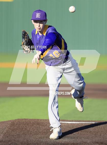 Thumbnail 1 in Grand Saline vs Edgewood photogallery.