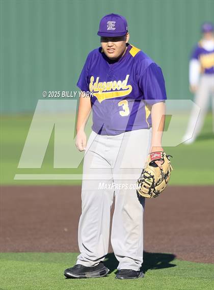 Thumbnail 3 in Grand Saline vs Edgewood photogallery.