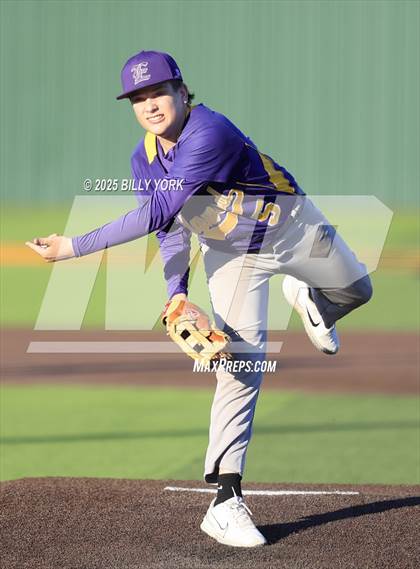 Thumbnail 1 in Grand Saline vs Edgewood photogallery.