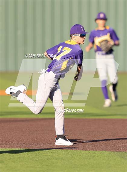 Thumbnail 1 in Grand Saline vs Edgewood photogallery.