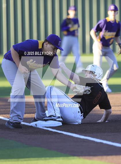 Thumbnail 2 in Grand Saline vs Edgewood photogallery.