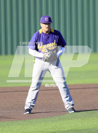 Thumbnail 2 in Grand Saline vs Edgewood photogallery.