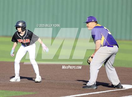 Thumbnail 2 in Grand Saline vs Edgewood photogallery.