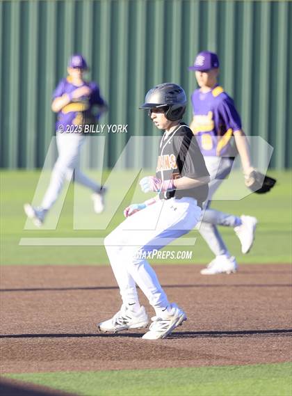 Thumbnail 3 in Grand Saline vs Edgewood photogallery.