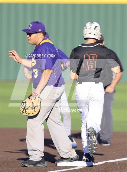 Thumbnail 1 in Grand Saline vs Edgewood photogallery.