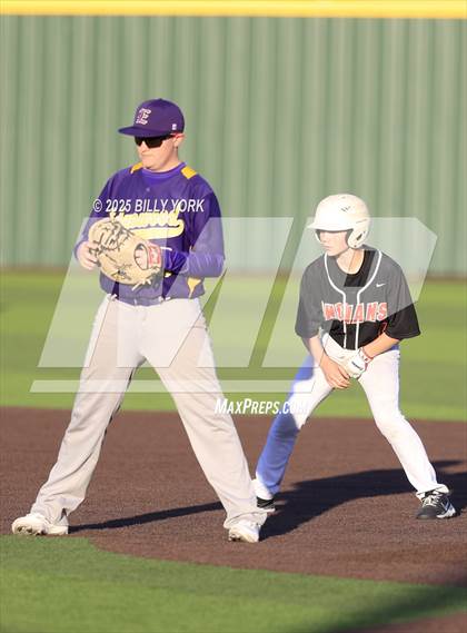 Thumbnail 2 in Grand Saline vs Edgewood photogallery.