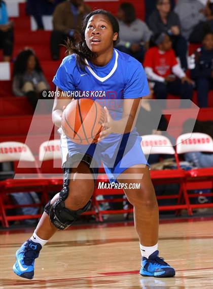 Thumbnail 3 in Chaminade vs. Serra (Battle of the Beach) photogallery.