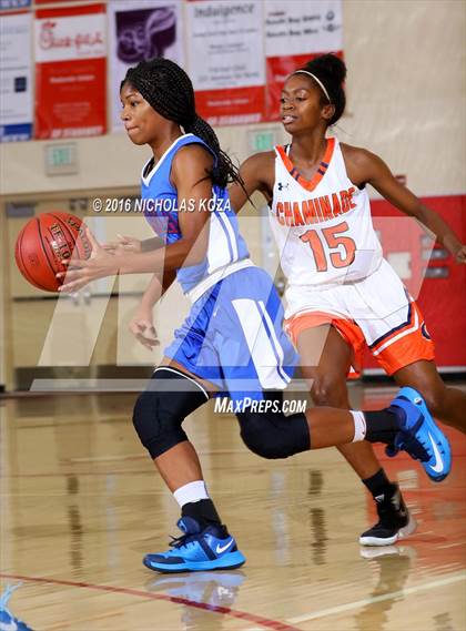 Thumbnail 2 in Chaminade vs. Serra (Battle of the Beach) photogallery.