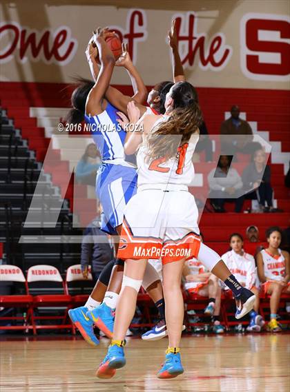 Thumbnail 2 in Chaminade vs. Serra (Battle of the Beach) photogallery.