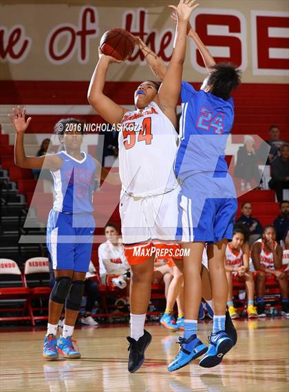 Thumbnail 1 in Chaminade vs. Serra (Battle of the Beach) photogallery.