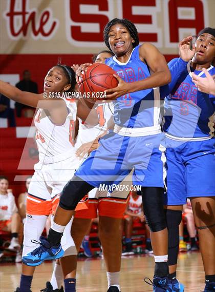 Thumbnail 1 in Chaminade vs. Serra (Battle of the Beach) photogallery.