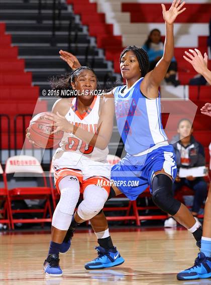 Thumbnail 3 in Chaminade vs. Serra (Battle of the Beach) photogallery.