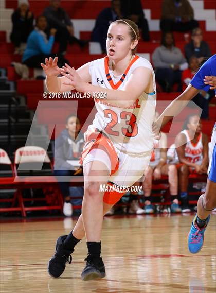 Thumbnail 2 in Chaminade vs. Serra (Battle of the Beach) photogallery.