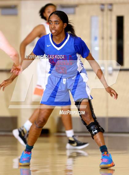 Thumbnail 2 in Chaminade vs. Serra (Battle of the Beach) photogallery.