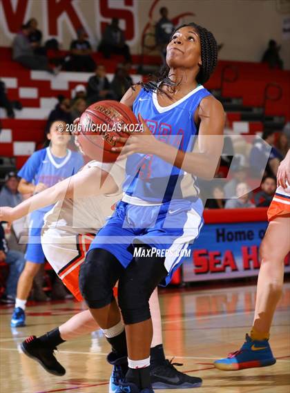 Thumbnail 1 in Chaminade vs. Serra (Battle of the Beach) photogallery.